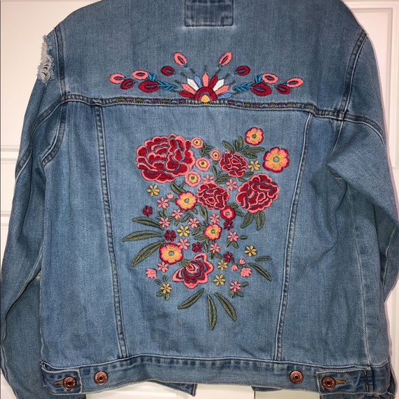 Denim jacket slightly distressed perfect condition - Picture 7 of 8